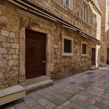 Nikol Apartment *
