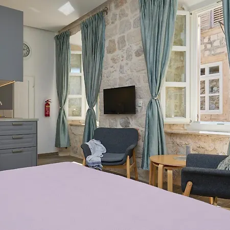 Nikol Apartman